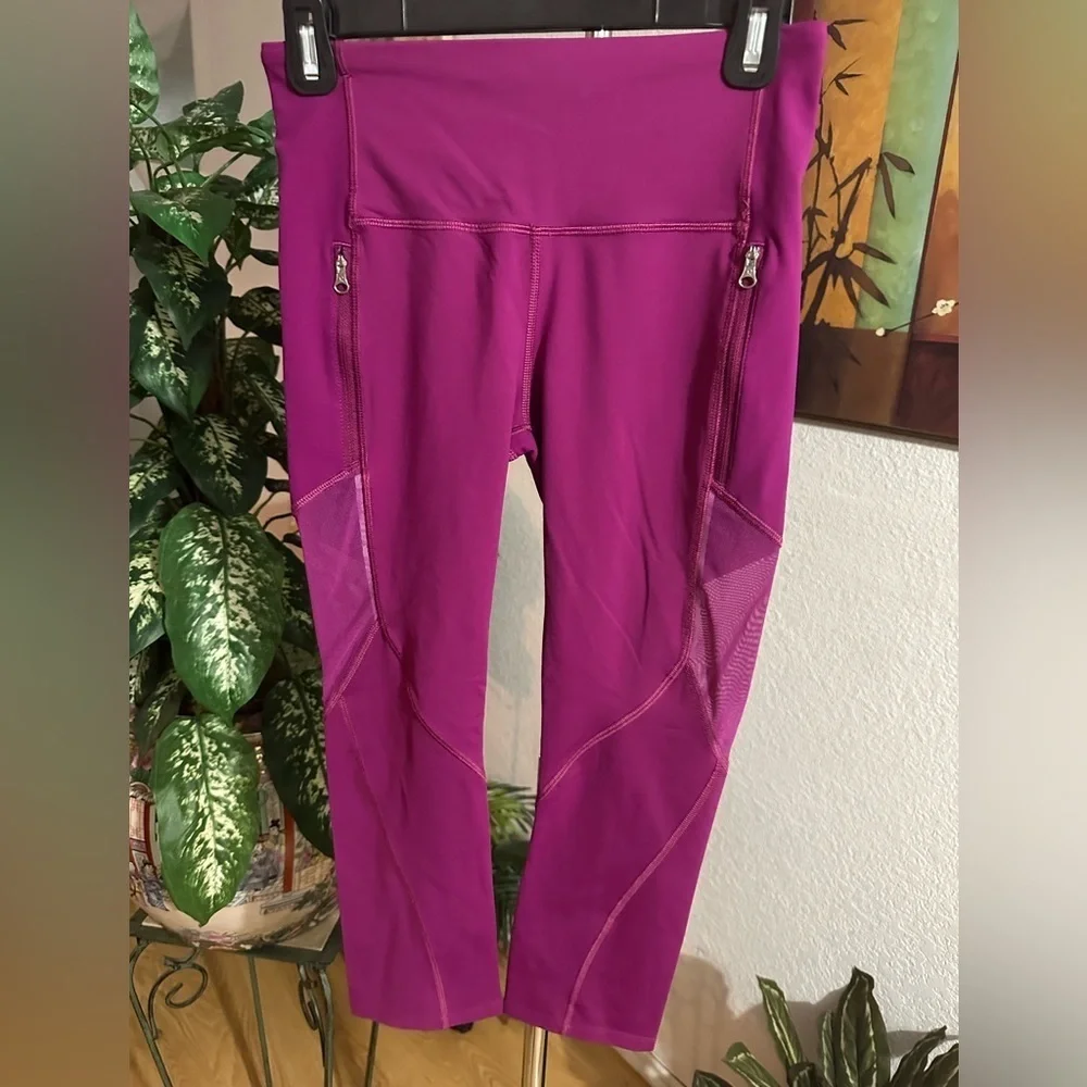 Lululemon leggings size 4